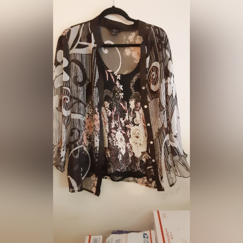 Investments II 2 pc blouse & tank set. Brown floral print. Size 2X